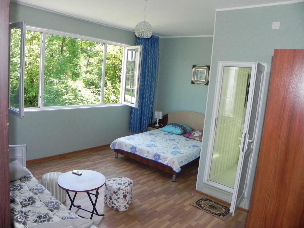 Lily Pearls Inn Kobuleti Exteriör bild